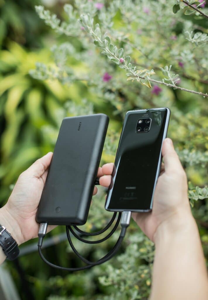 charging smartphone with power bank during travel to keep battery alive